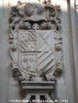 Palacio de los Vlez. Escudo izquierdo de los linajes de Guevara, Mendoza, Ramrez de Arellano y Anaya