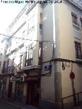 Edificio de la Calle Almendros Aguilar n 27. 