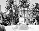 Monumento a Bernab Soriano. Foto antigua