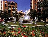 Plaza de la Constitucin. Cuando tena la fuente y circulaban los coches