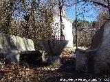 Iglesia de Mata Bejid. Bancos y mesa de la iglesia