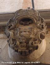 Convento de los Jesuitas. Escudo de la puerta de la iglesia