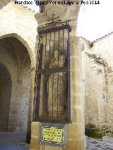 Colegiata de Santa Mara de los Reales Alczares. Claustro. Virgen policromada del claustro