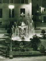 Fuente de la Glorieta de Blas Infante. Foto antigua. Archivo IEG