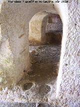 Oratorio visigodo de Giribaile. Iglesia. Apoyaderos de cntaros y baldas de armario