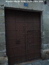 Casa de la Calle Cobos n 14. Puerta de clavazn