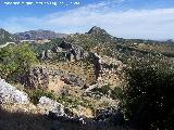 Abrigo del Dragn. Vistas desde el abrigo. En primer trmino los Caones, despus el Canjorro y al fondo las Peas de Castro