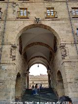 Plaza Mayor. Arco de San Fernando