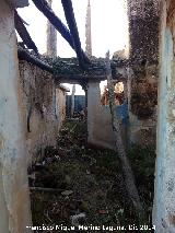 Aldea de Los Prez. Interior de una de las casas en ruinas