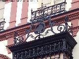 Casa de la Avenida Jos Sols n 35. Coronacin del balcn cerrado