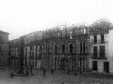 Plaza de la Constitucin. Foto antigua. El Ayuntamiento en construccin