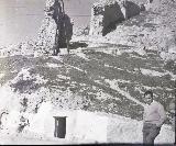 Carretera de Circunvalacin. Foto antigua. Muralla y casas cueva. IEG