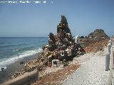 Roca Virgen del Mar y Cristo del Mar. Al fondo El Peoncillo