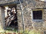 Cortijo del Muln. Puerta y ventana con reja