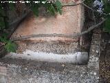 Antiguo Cuartel de la Remonta. Acequia del pozo y pilar menor