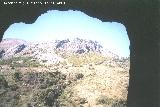 Portillo del Cascabel. Desde una cueva de la Llana