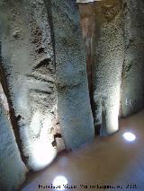 Dolmen de Soto. Ortostatos con petroglifos