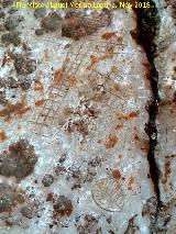 Eremitorio de la Cueva de las Cruces. Cruz rayada y hoja