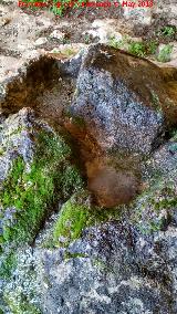 Eremitorio de la Cueva de las Cruces. Cazoletas con canalizaciones