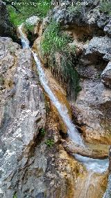 Aguascebas Grande. Cascada aguas arriba de la Cueva del Peinero