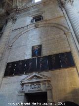 Catedral de Jan. Nave de la Epstola. Cuadros sobre la puerta del despacho