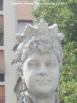 Monumento a los Marqueses de Linares. Marquesa