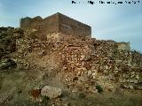 Castillo de Alarcos. Torren Suroeste. Al fondo el Torren Sur