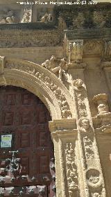 Sacra Capilla de El Salvador del Mundo. Detalle de la Portada de la Caridad