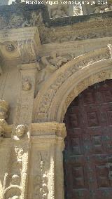 Sacra Capilla de El Salvador del Mundo. Detalle de la Portada de la Caridad