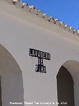 Lavadero de Pino. Nombre en azulejos