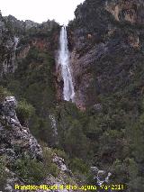 Cascada Segunda de la Osera. Al fondo la gran Cascada de la Osera y abajo a la izquierda la Cascada Segunda de la Osera