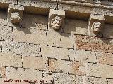 Catedral Vieja. Canecillos, marcas de cantero y piedra reutilizada