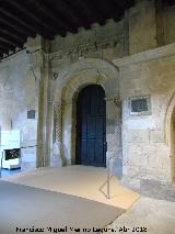 Catedral Vieja. Claustro. Puerta del Claustro en el ala norte