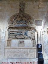 Catedral Vieja. Claustro. Sepulcro del ala este