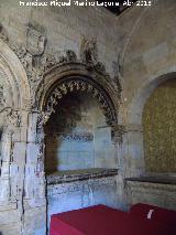 Catedral Vieja. Claustro. Sepulcro del ala sur