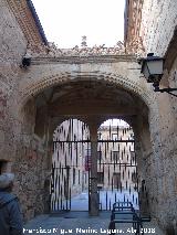 Escuelas Menores. Puerta intramuros