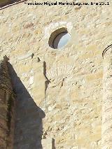 Santuario de las Reliquias. Arco de ladrillo de ventana cegada