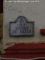 Calle lvaro de Bazn. Placa