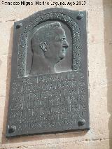 Placa a Juan Moya Idgoras. 