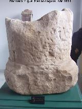 Ciudad iberorromana de Isturgi. Base de columna. Museo Arqueolgico Profesor Sotomayor - Andjar