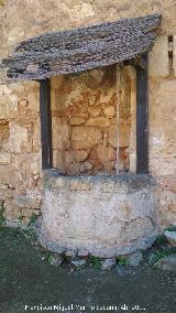 Castillo de los Guzmanes. Patio de Caballeras. Pozo