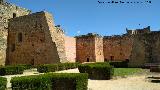 Castillo de los Guzmanes. Patio de Caballeras. 