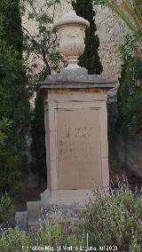 Castillo de Santa Brbara. Monumento a Nicols Peris. 