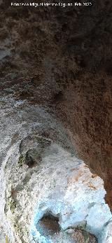 Cueva de la Cara. Techo y paredes rocosas