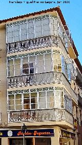Edificio de la Plaza de la Audiencia n� 4. Balcones cerrados esquineros