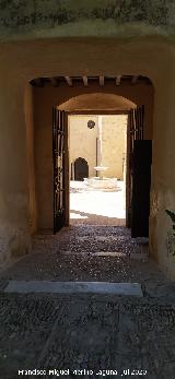 Fresno de Bornos. Acceso al patio desde el jard�n
