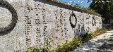 Cementerio del Santuario. Muro de los ca�dos en la defensa del Santuario