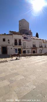 Plaza de la Iglesia. Al fondo el Castillo de Olvera
