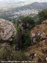 La Camua. Castillo de Locubn al fondo