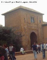 Alhambra. Puerta del Vino. 